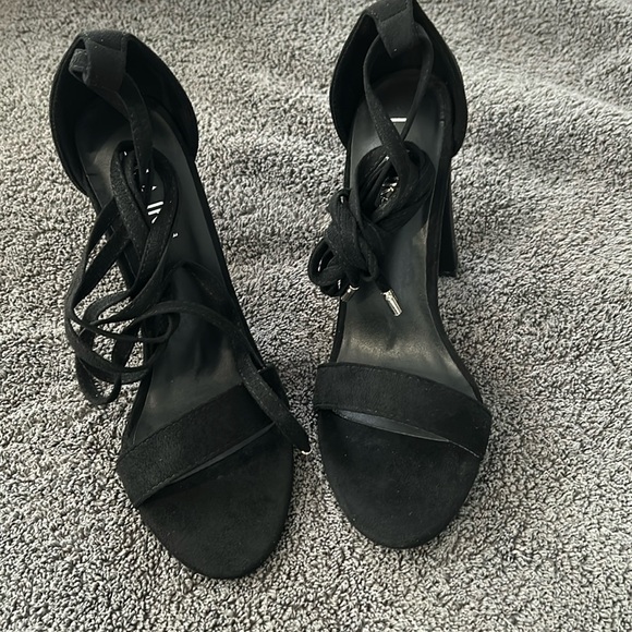 Shoes - NWT Womens high heel tie up the leg